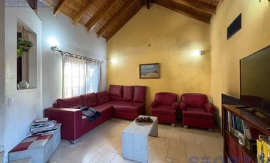 Venta de Casa 5 ambientes con pileta en Los Polvorines Apta Credito