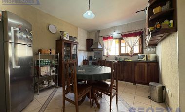 Venta de Casa 5 ambientes con pileta en Los Polvorines Apta Credito