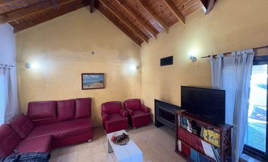 Venta de Casa 5 ambientes con pileta en Los Polvorines Apta Credito