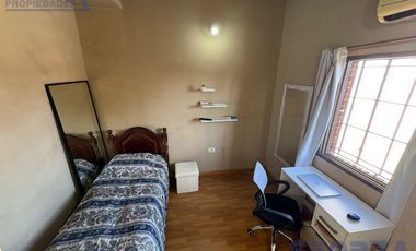 Venta de Casa 5 ambientes con pileta en Los Polvorines Apta Credito