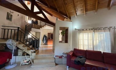 Venta de Casa 5 ambientes con pileta en Los Polvorines Apta Credito