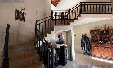 Venta de Casa 5 ambientes con pileta en Los Polvorines Apta Credito