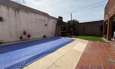 Venta de Casa 5 ambientes con pileta en Los Polvorines Apta Credito