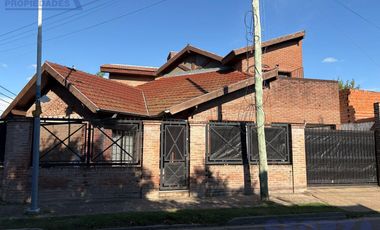 Venta de Casa 5 ambientes con pileta en Los Polvorines Apta Credito