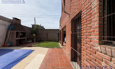 Venta de Casa 5 ambientes con pileta en Los Polvorines Apta Credito