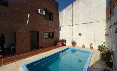 Venta de Casa 5 ambientes con pileta en Los Polvorines Apta Credito