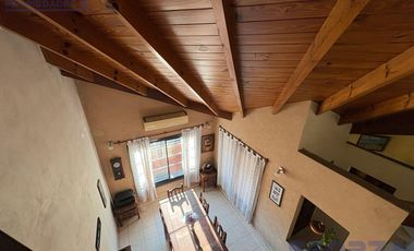 Venta de Casa 5 ambientes con pileta en Los Polvorines Apta Credito