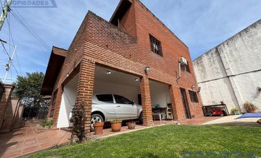 Venta de Casa 5 ambientes con pileta en Los Polvorines Apta Credito