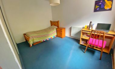 Venta de chalet 5 ambientes estilo moderno - Barrio Los Pinares