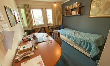 Venta de chalet 5 ambientes estilo moderno - Barrio Los Pinares