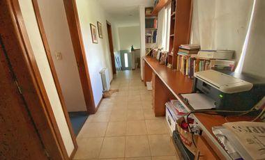 Venta de chalet 5 ambientes estilo moderno - Barrio Los Pinares