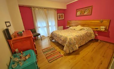 Venta de chalet 5 ambientes estilo moderno - Barrio Los Pinares