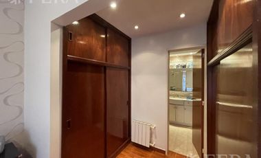 Venta casa 5 ambientes con cochera, quincho y fondo libre con piscina en Villa Domínico