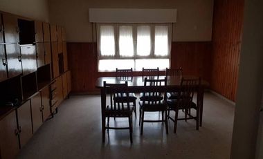 Alquilo casa de dos dormitorios