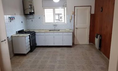 Alquilo casa de dos dormitorios