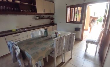 Casa en  VENTA -  4 dormitorios - Beccar