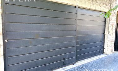 Venta de Casa 3 ambientes con jardín en Villa Domínico