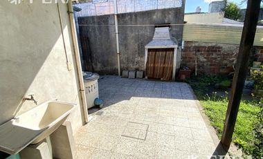 Venta de Casa 3 ambientes con jardín en Villa Domínico