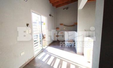 Moderno  PH 4 Ambientes con patio y terraza –  Excelente ubicación