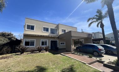 Casa en venta Cadaques (Funes Hills)