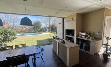 Casa en venta Cadaques (Funes Hills)