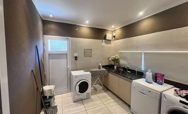 Casa en venta Cadaques (Funes Hills)