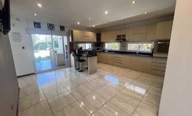 Casa en venta Cadaques (Funes Hills)