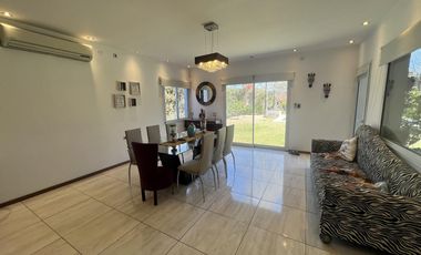 Casa en venta Cadaques (Funes Hills)