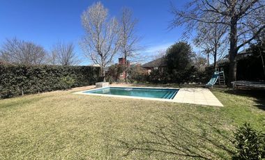 Casa en venta Cadaques (Funes Hills)