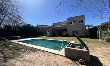 Casa en venta Cadaques (Funes Hills)