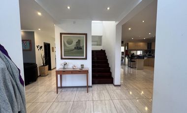 Casa en venta Cadaques (Funes Hills)