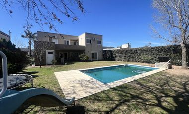 Casa en venta Cadaques (Funes Hills)