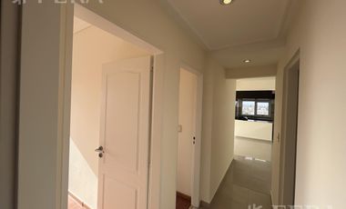 Venta departamento 3 ambientes con balcón en Wilde