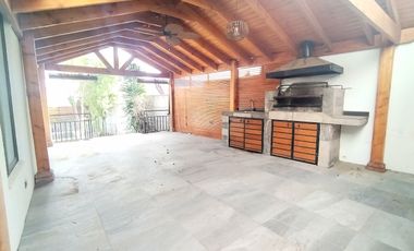 HERMOSA  CASA EN VENTA CON VISTA PANORÁMICA AL VALLE