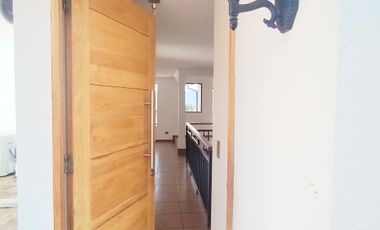 HERMOSA  CASA EN VENTA CON VISTA PANORÁMICA AL VALLE