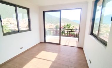 HERMOSA  CASA EN VENTA CON VISTA PANORÁMICA AL VALLE