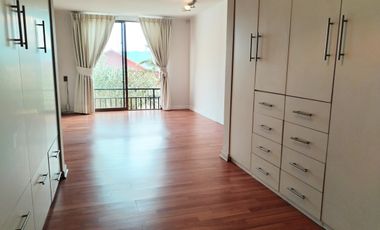 HERMOSA  CASA EN VENTA CON VISTA PANORÁMICA AL VALLE