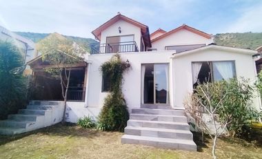 HERMOSA  CASA EN VENTA CON VISTA PANORÁMICA AL VALLE