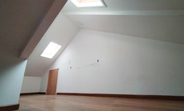 HERMOSA  CASA EN VENTA CON VISTA PANORÁMICA AL VALLE