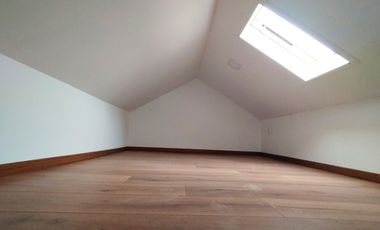 HERMOSA  CASA EN VENTA CON VISTA PANORÁMICA AL VALLE