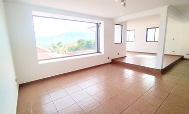 HERMOSA  CASA EN VENTA CON VISTA PANORÁMICA AL VALLE