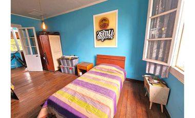 CASA 2 PISOS -4 DOR -1 BAÑO - PATIO