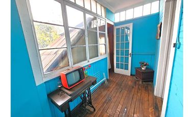 CASA 2 PISOS -4 DOR -1 BAÑO - PATIO