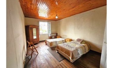 CASA 2 PISOS -4 DOR -1 BAÑO - PATIO