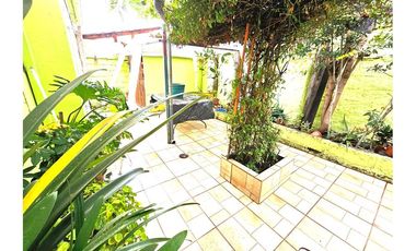 CASA 2 PISOS -4 DOR -1 BAÑO - PATIO
