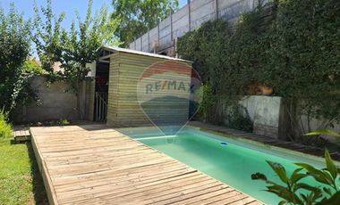 Arriendo casa con jardín y piscina en Chicureo