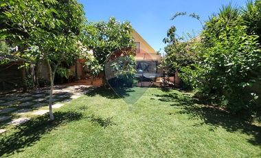 Arriendo casa con jardín y piscina en Chicureo