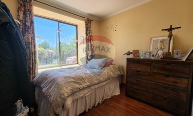 Arriendo casa con jardín y piscina en Chicureo