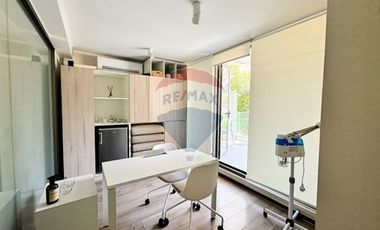 Oficina en Arriendo Antonio Bellet(3P+2B+1E)