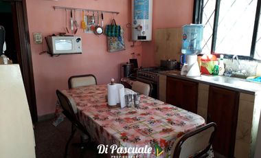 VENTA Casa 4 Ambientes con Dependencia - Moreno Sur